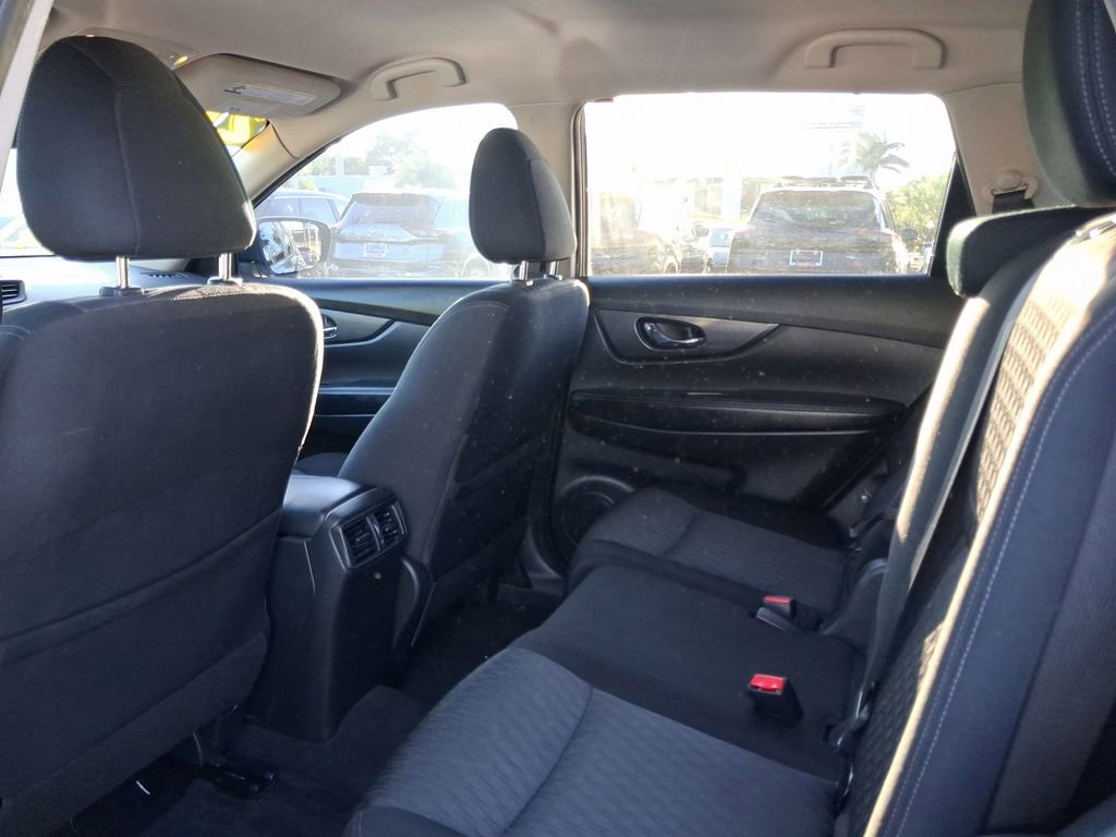 Used 2020 Nissan Rogue SV FWD image 8