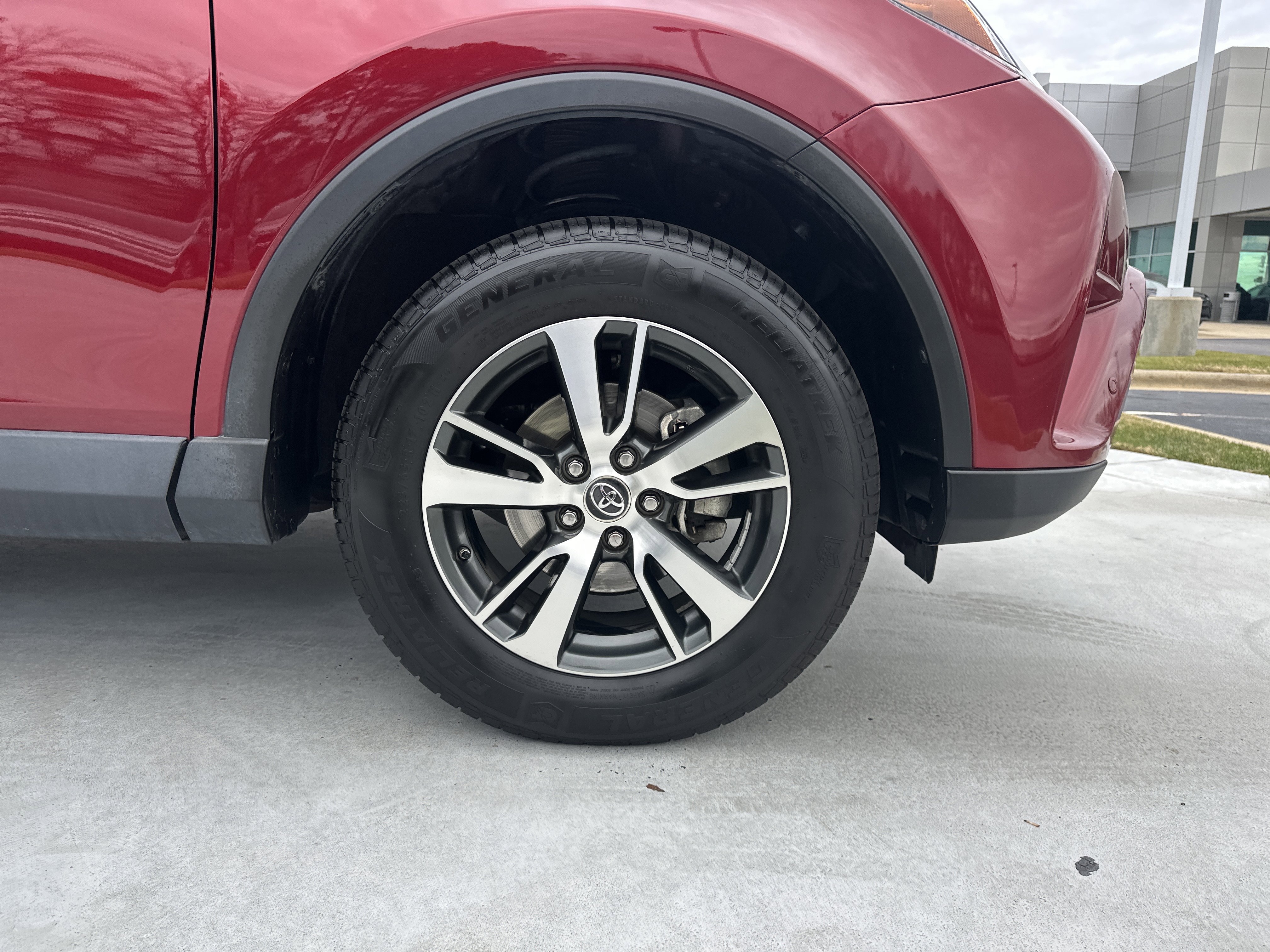 Used 2018 Toyota RAV4 XLE image 13