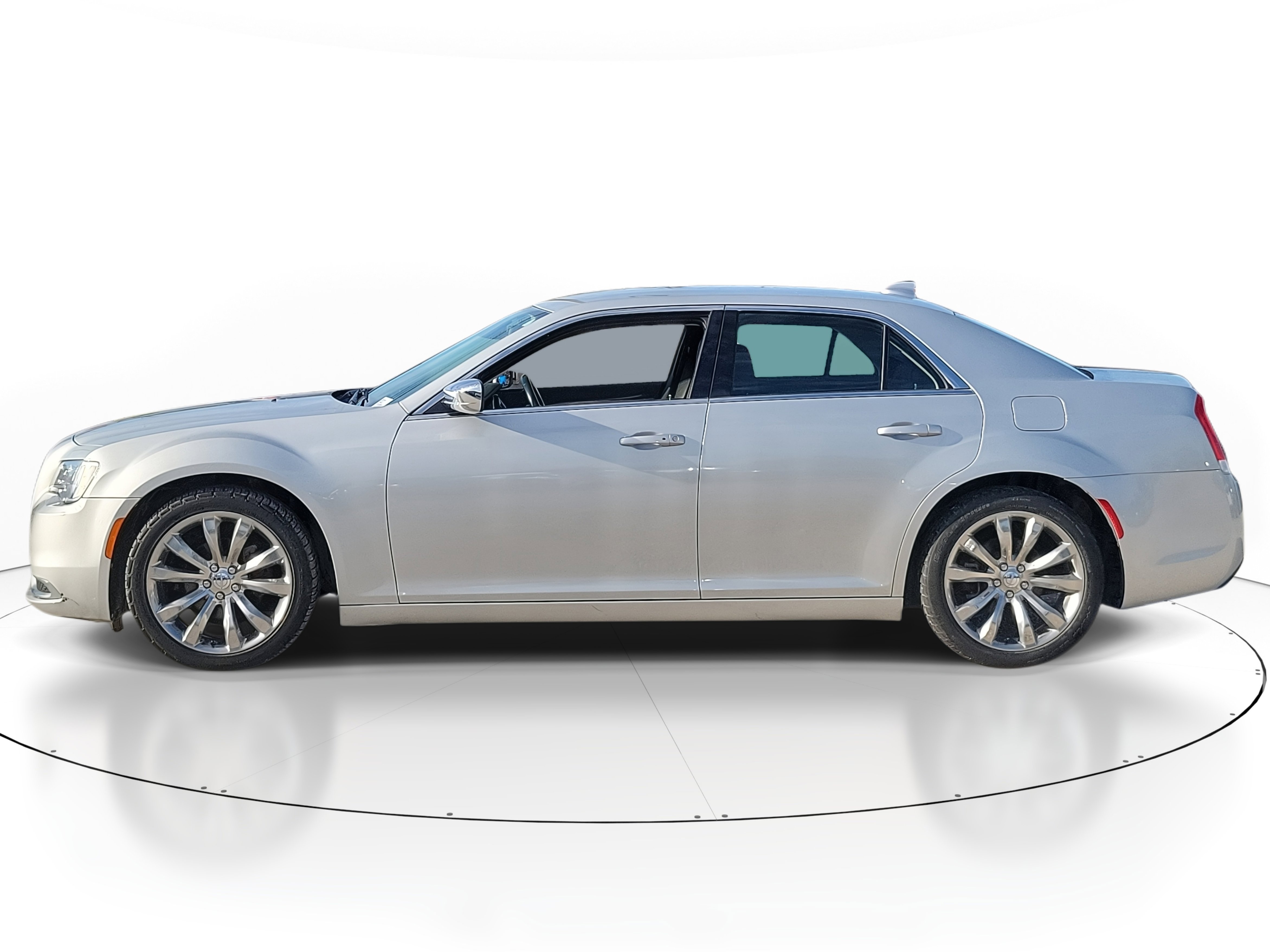 Used 2019 Chrysler 300 Touring w/ Chrome Appearance Package image 3