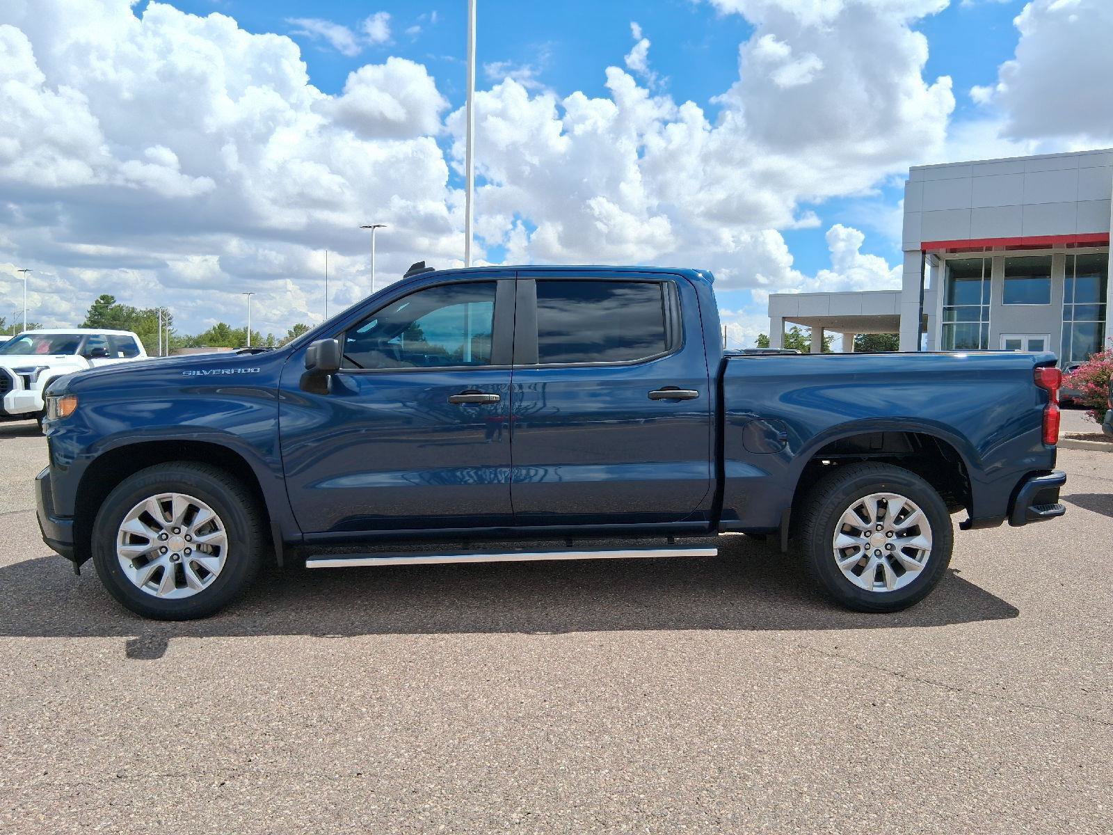 Used 2021 Chevrolet Silverado 1500 Custom w/ Safety Confidence Package RWD image 3