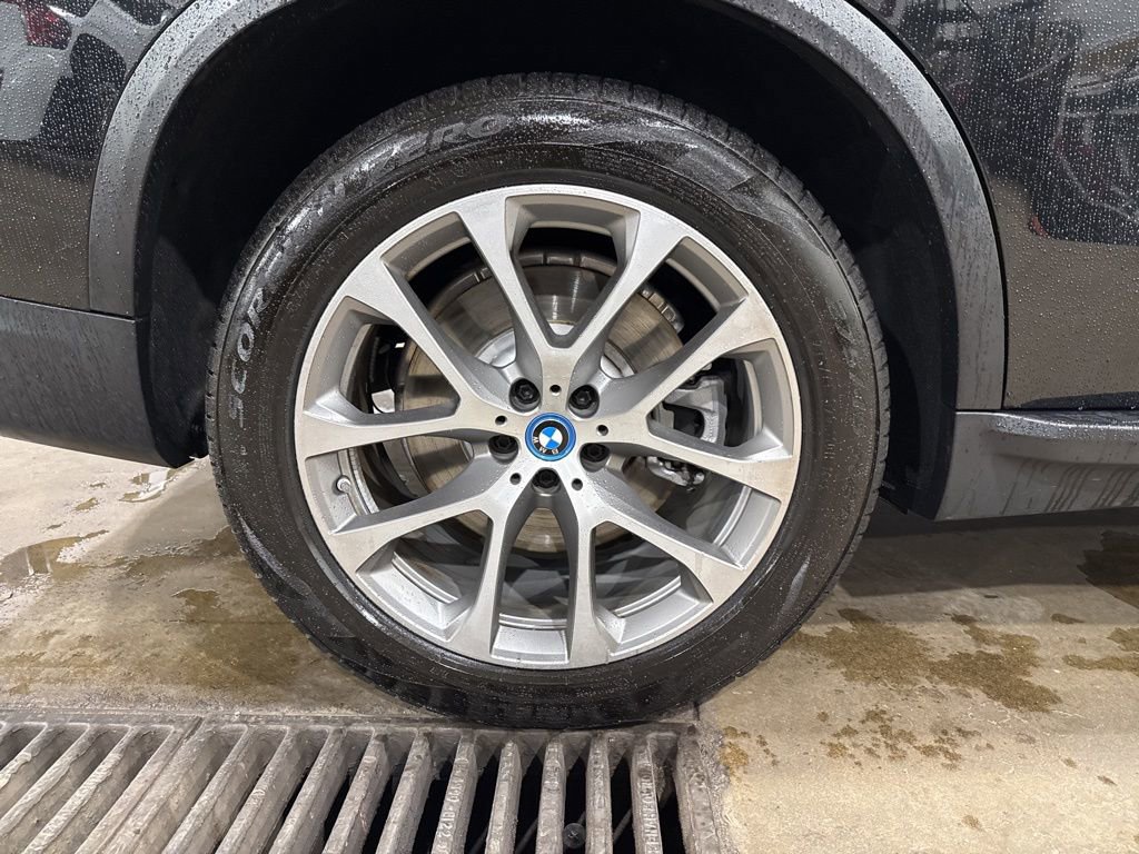 Used 2025 BMW X5 xDrive50e image 9