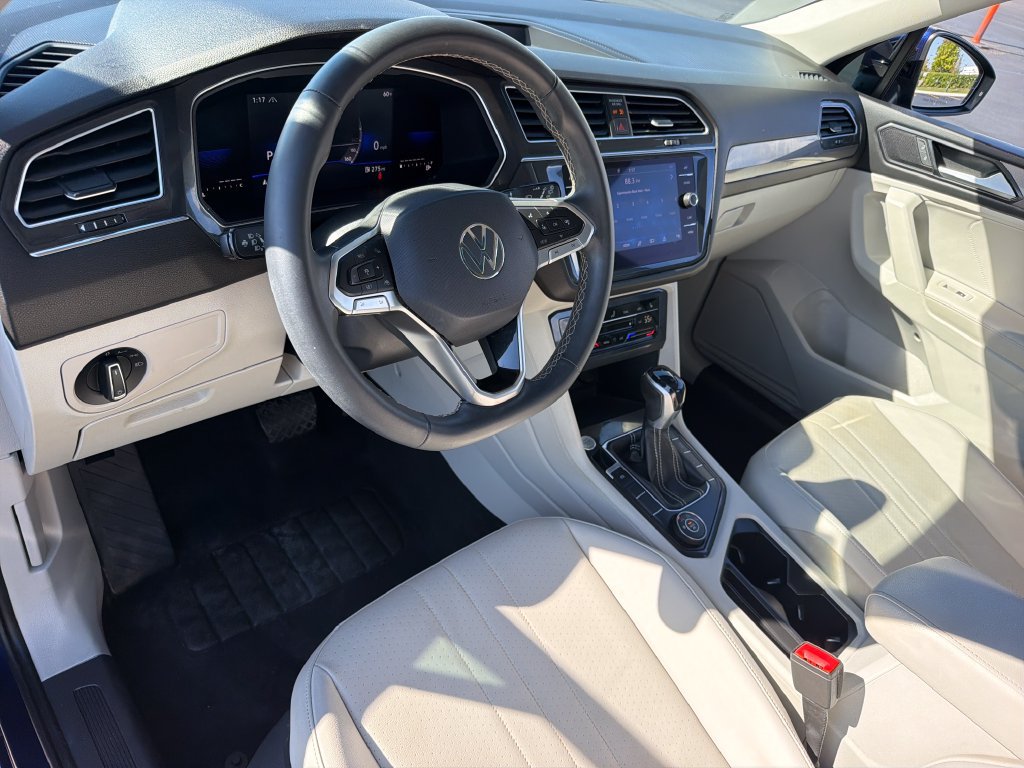 Certified 2022 Volkswagen Tiguan SE w/ Panoramic Sunroof Package AWD/4WD image 8