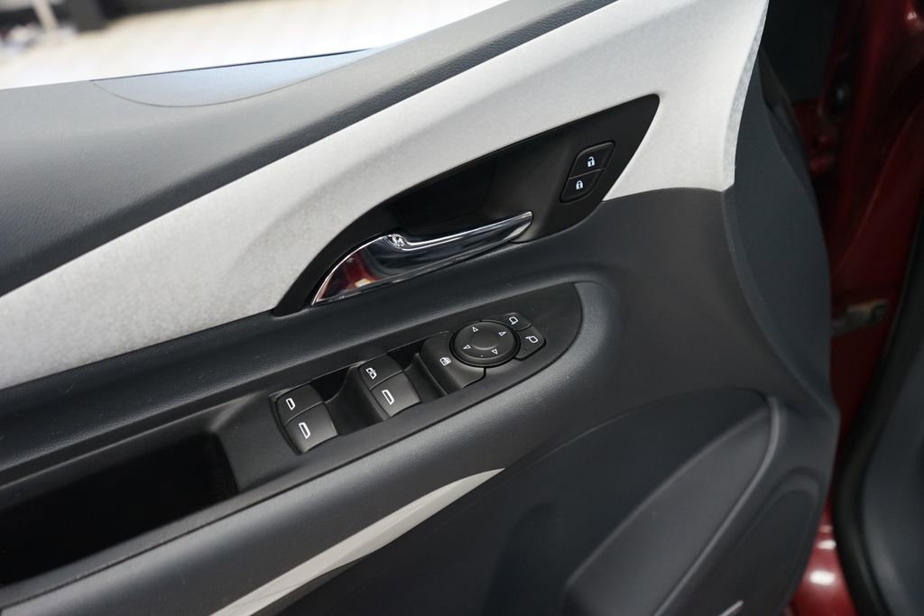 Used 2018 Chevrolet Bolt Premier w/ Driver Confidence II Package FWD image 26