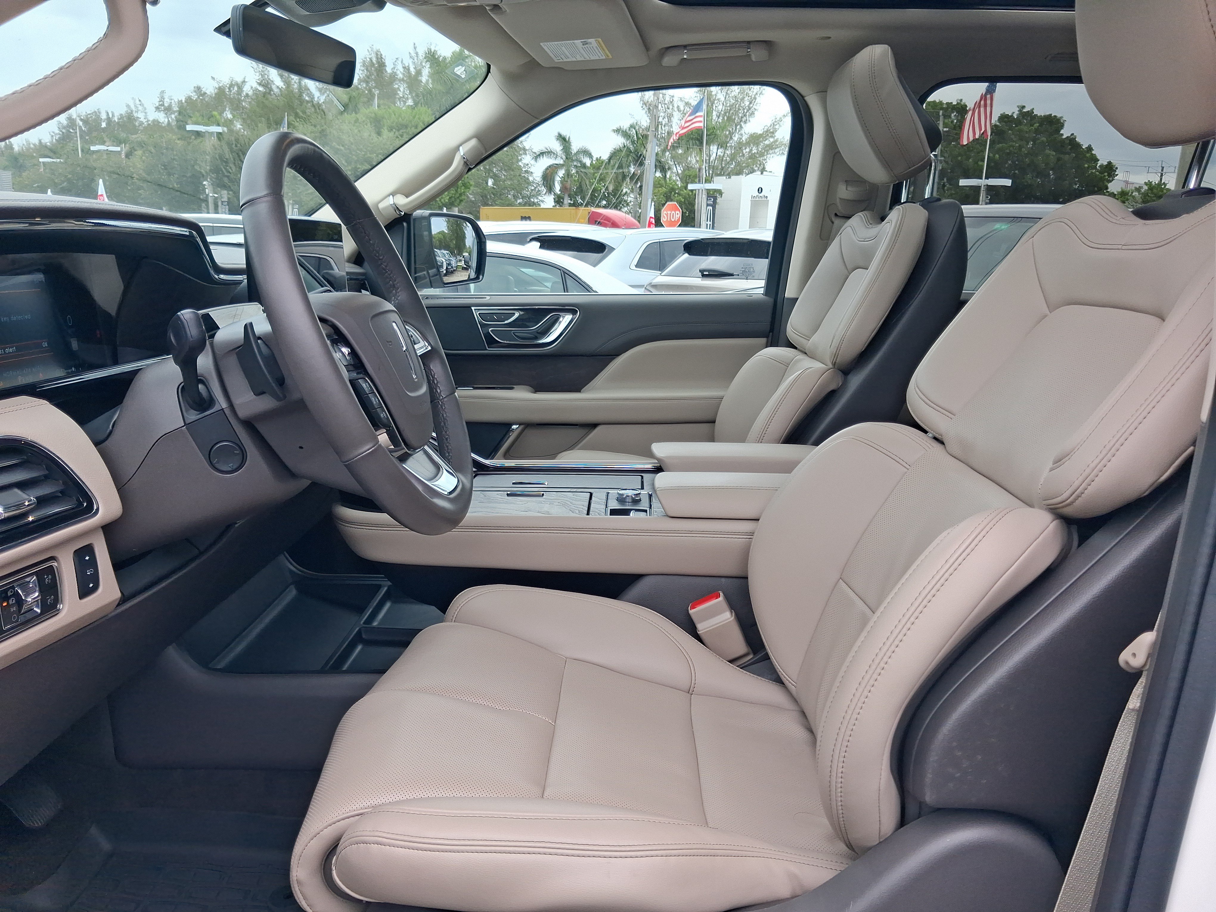 Certified 2024 Lincoln Navigator Premiere AWD/4WD image 11