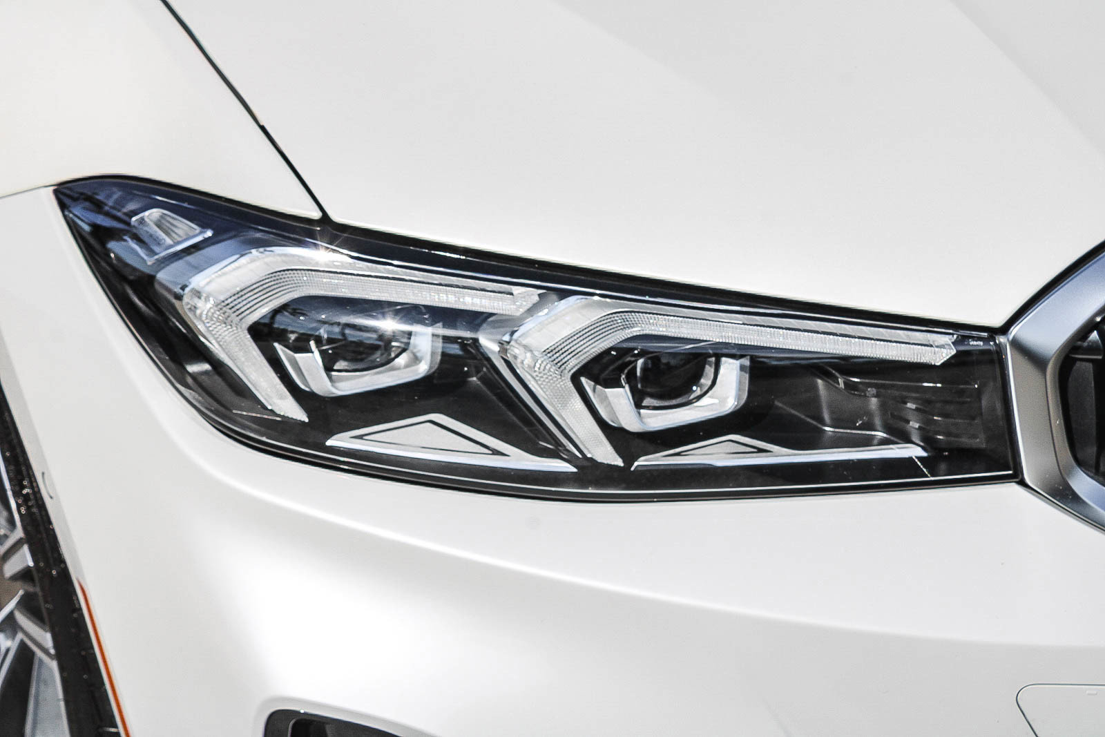 Used 2024 BMW 330e image 8