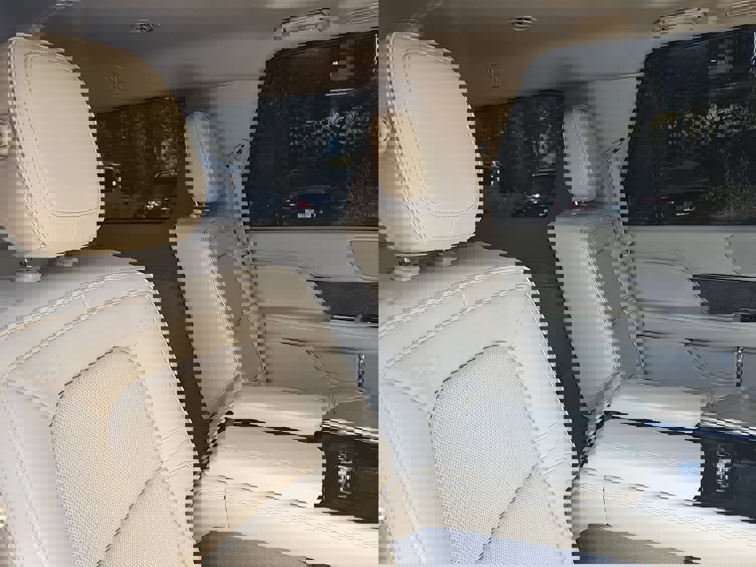 Used 2019 Lincoln Navigator Reserve image 28