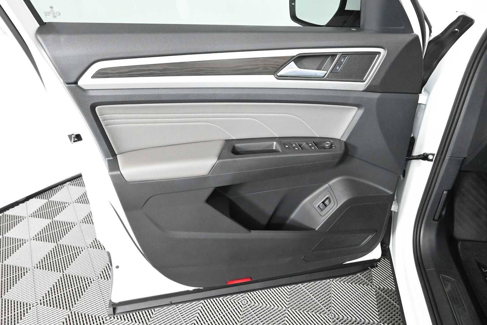 Certified 2023 Volkswagen Atlas SE FWD image 18