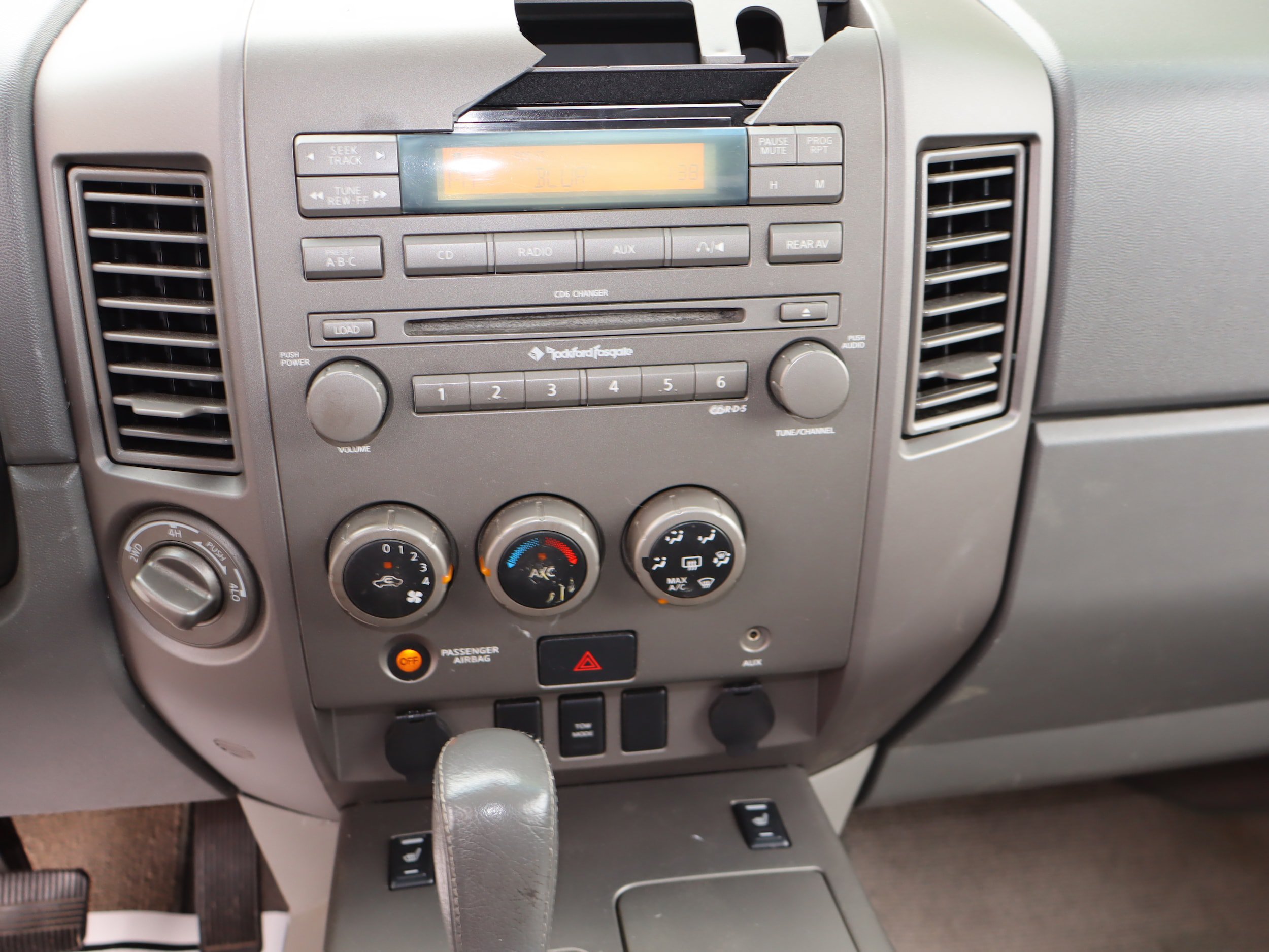 Used 2004 Nissan Titan LE AWD/4WD image 15