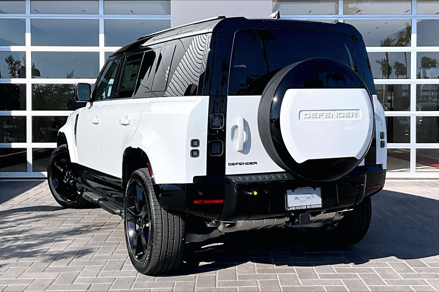 New 2026 Land Rover Defender 110 X-Dynamic SE AWD/4WD image 3