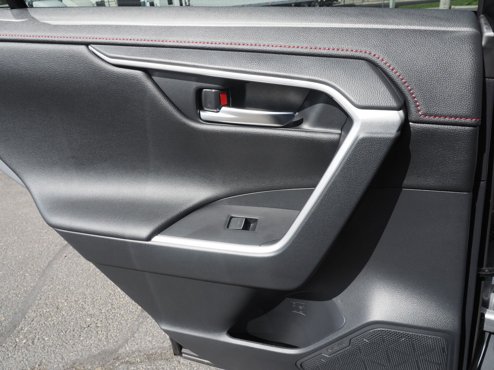 Used 2025 Toyota RAV4 XSE image 18