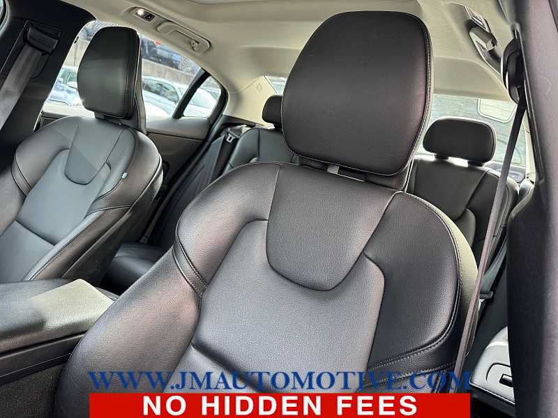 Used 2020 Volvo S60 T6 Momentum w/ Premium Package AWD/4WD image 14