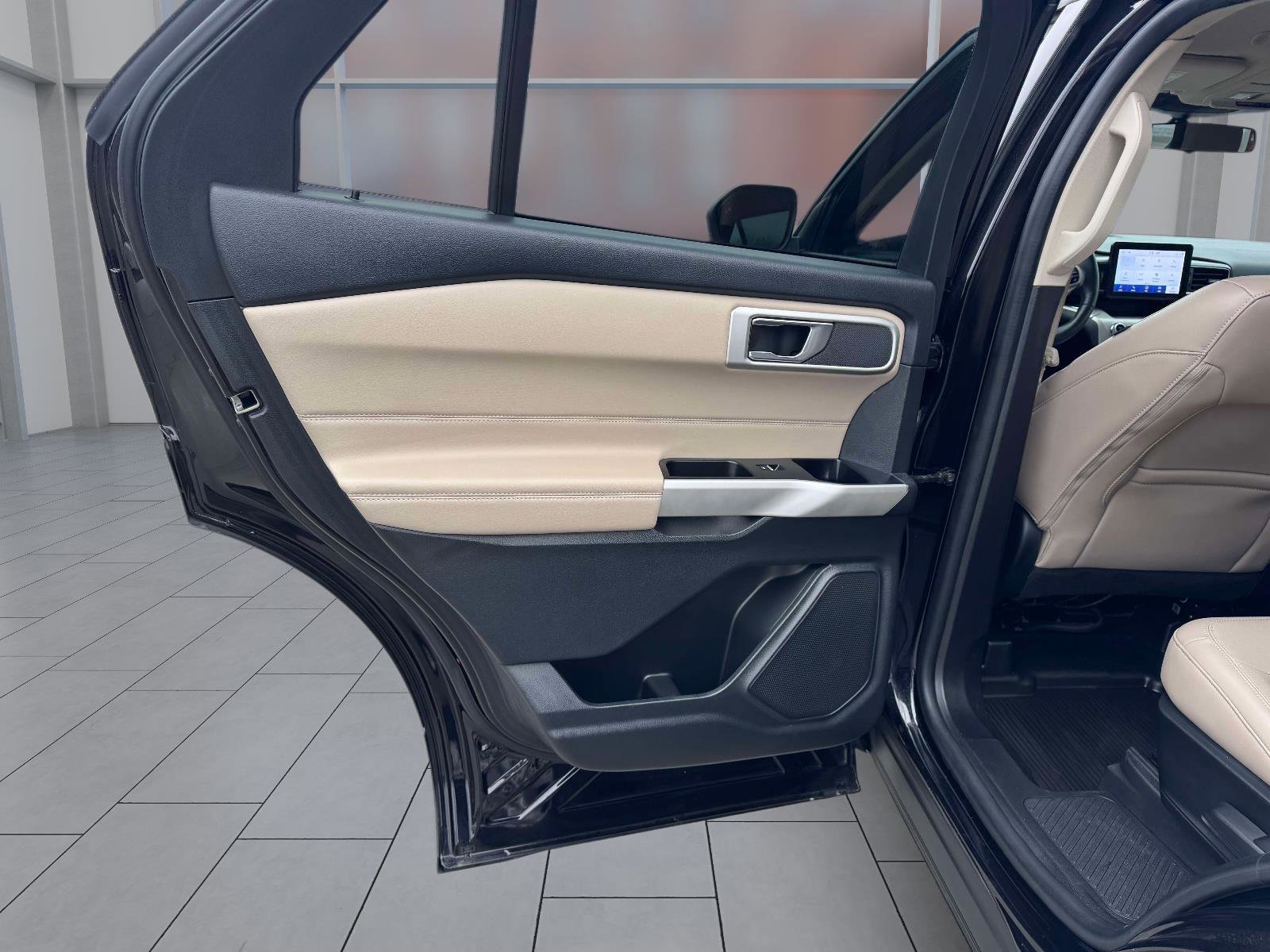 Certified 2022 Ford Explorer XLT w/ Equipment Group 202A AWD/4WD image 18