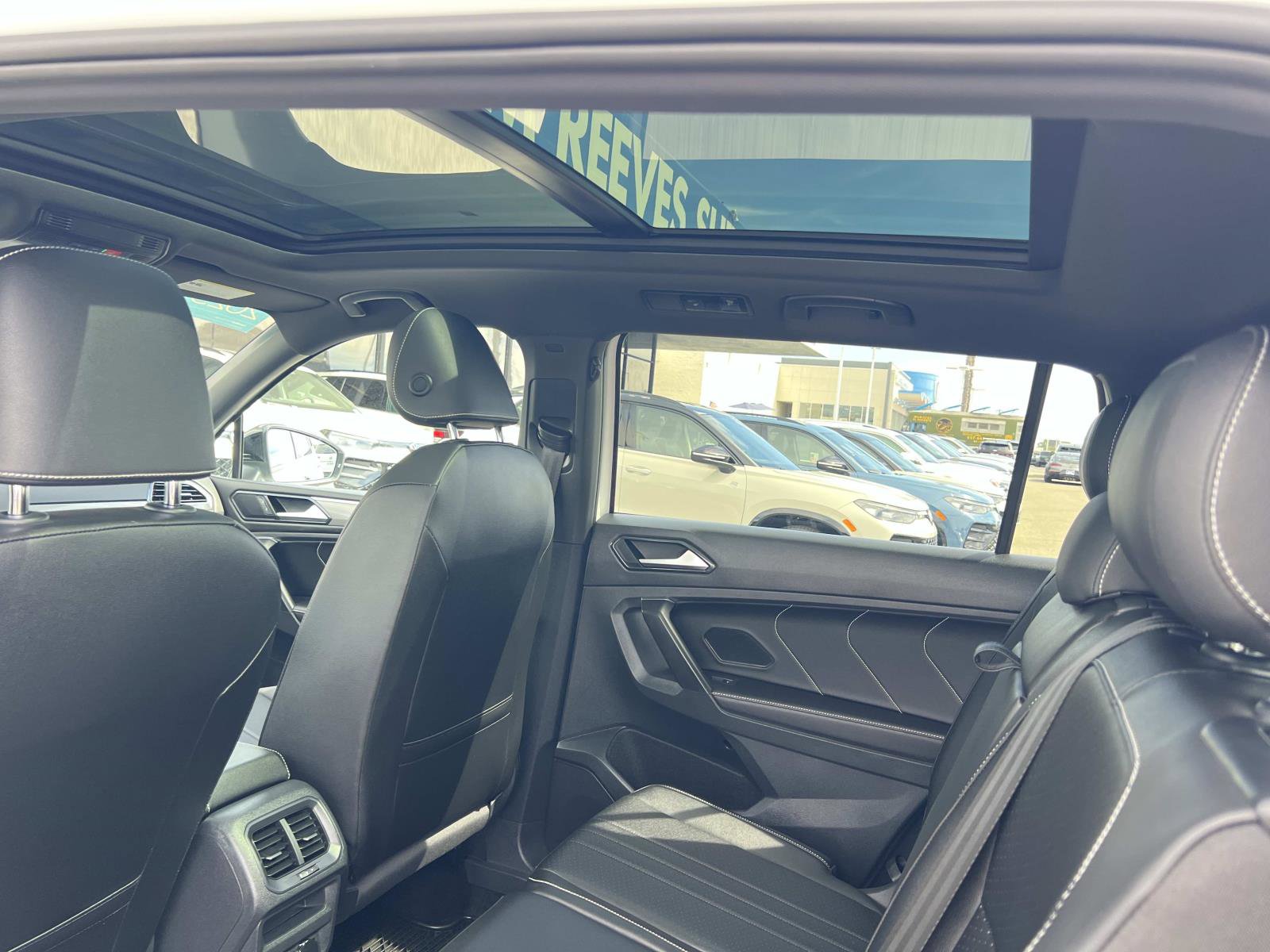 Used 2023 Volkswagen Tiguan SE R-Line image 22