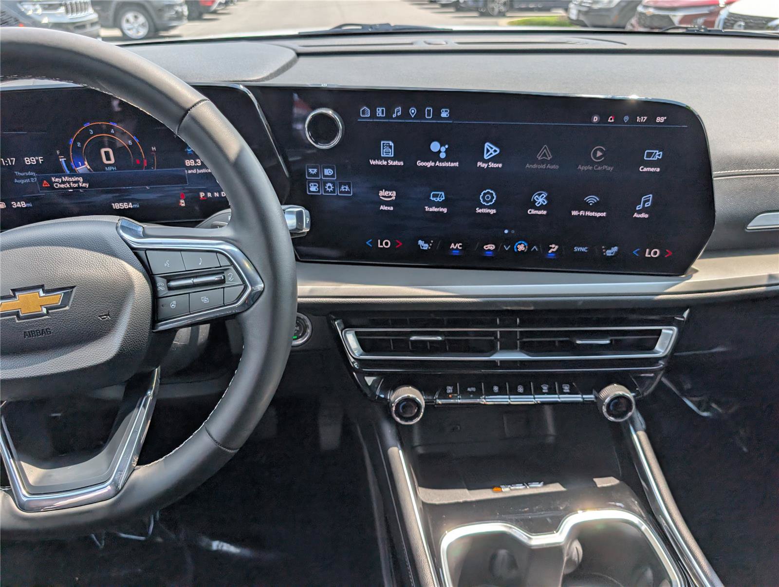 Used 2025 Chevrolet Traverse LT FWD image 19