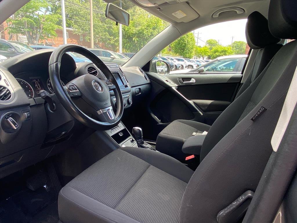 Used 2017 Volkswagen Tiguan Limited w/ Premium Package AWD/4WD image 13