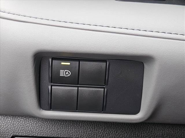 Used 2021 Toyota Highlander L FWD image 7