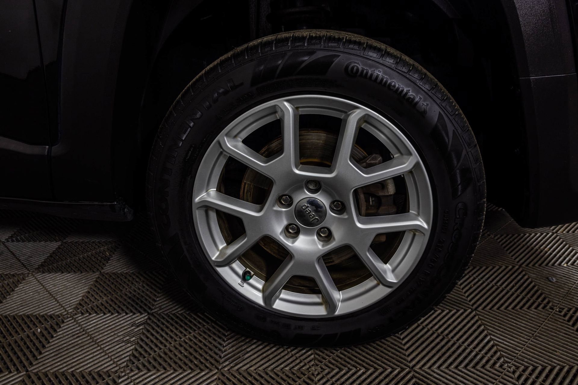 Used 2019 Jeep Renegade Latitude w/ Cold Weather Group image 52