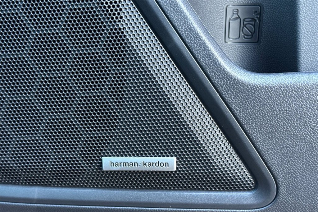 New 2025 Subaru Outback Touring XT image 21