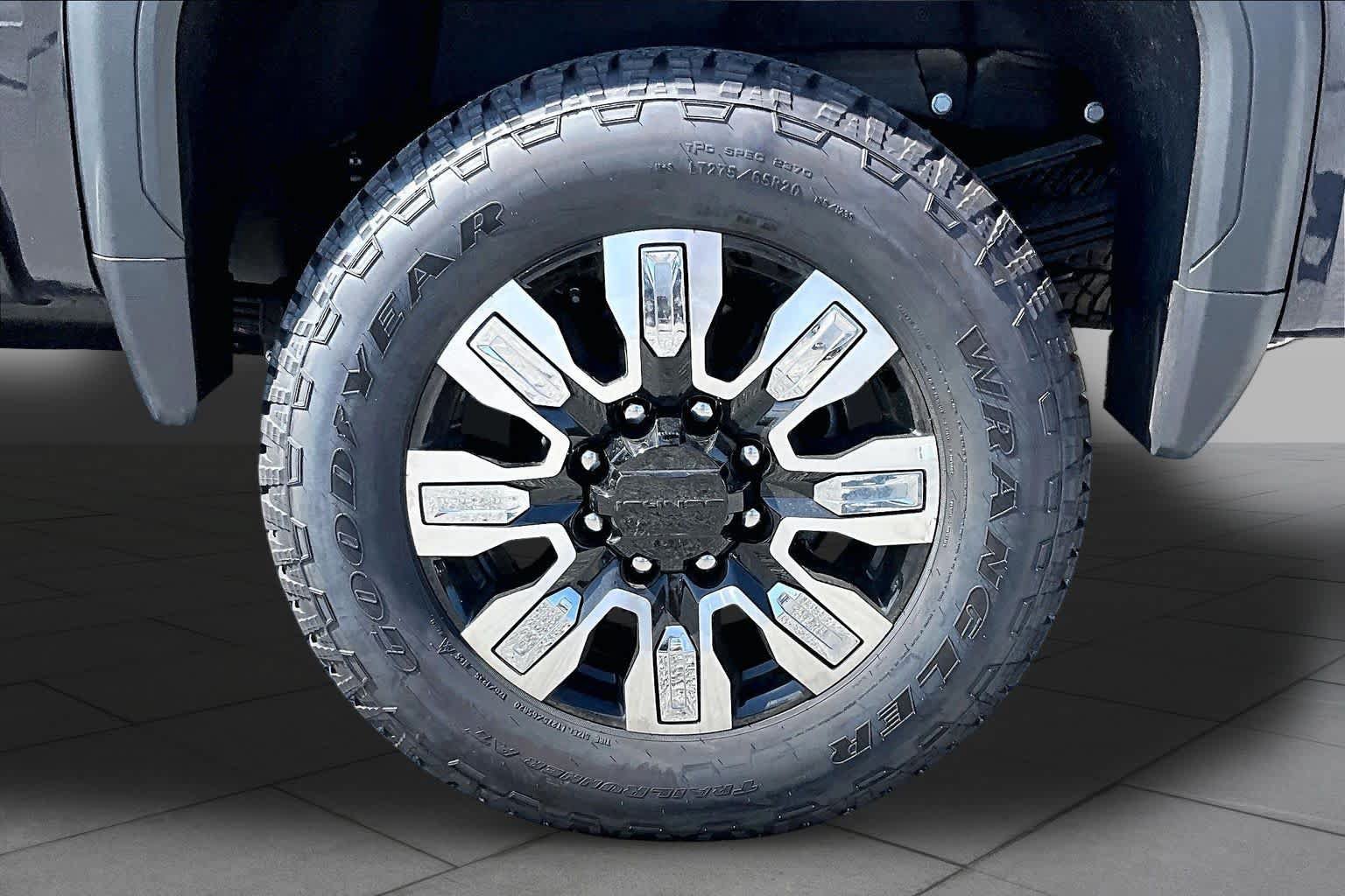 New 2025 GMC Sierra 3500 SLT w/ SLT Premium Package AWD/4WD image 11