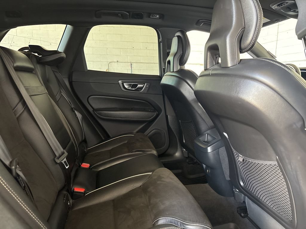 Used 2018 Volvo XC60 T6 R-Design w/ Convenience Package AWD/4WD image 17