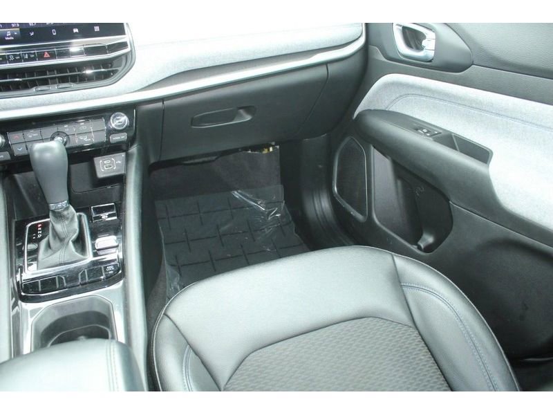 Used 2024 Jeep Compass Latitude image 19