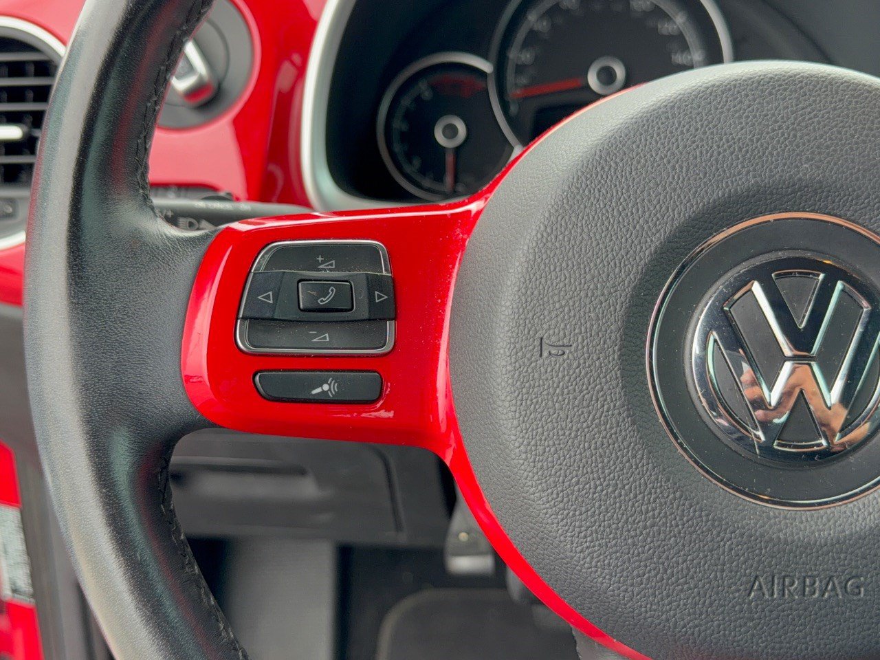 Used 2019 Volkswagen Beetle 2.0T S FWD image 18