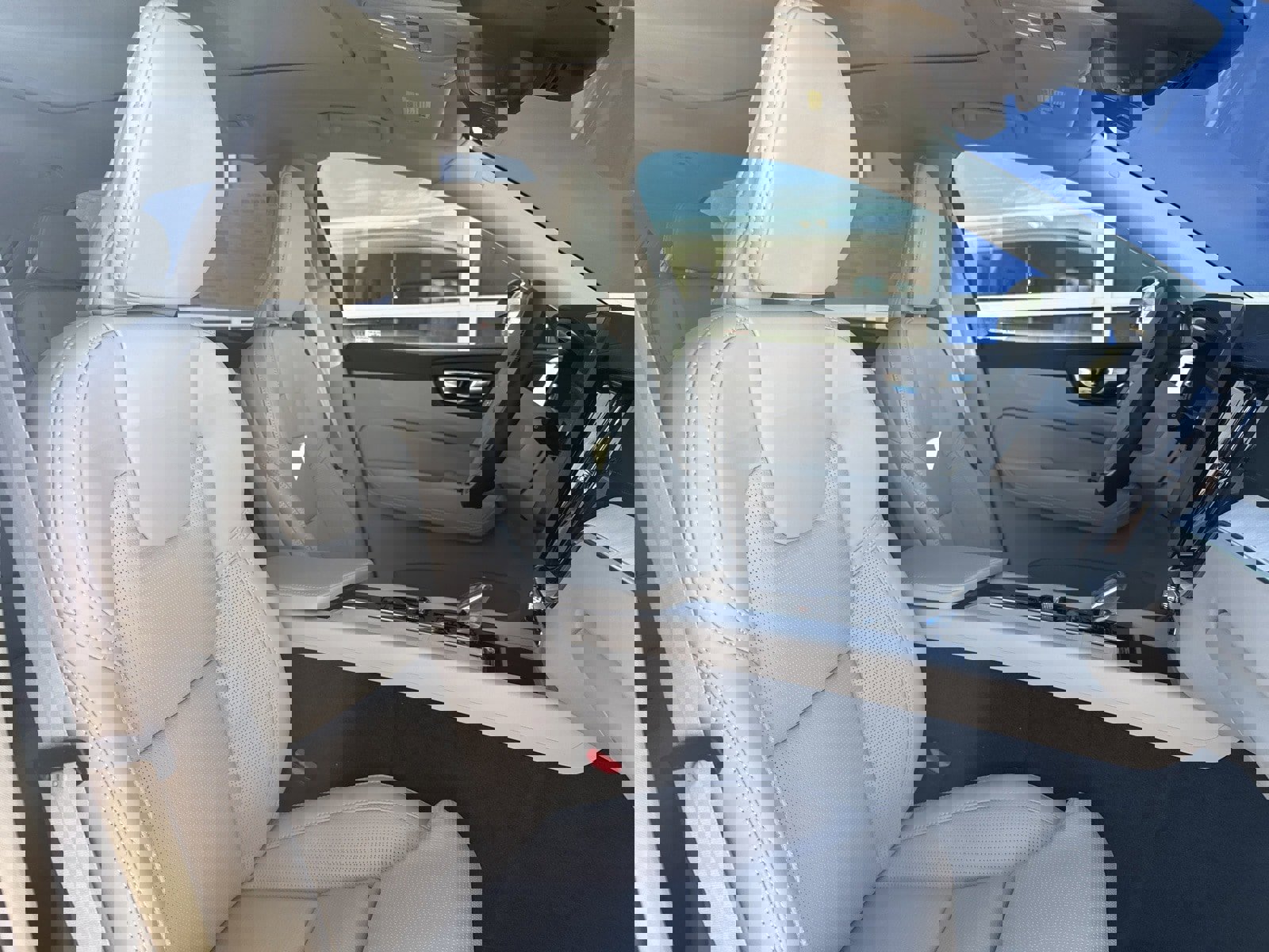 New 2026 Volvo XC60 B5 Ultra w/ Climate Package image 15