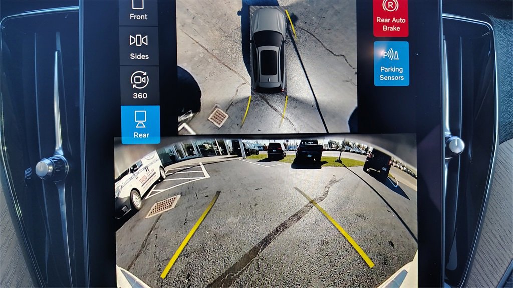 New 2026 Volvo XC60 B5 Plus w/ Climate Package image 20