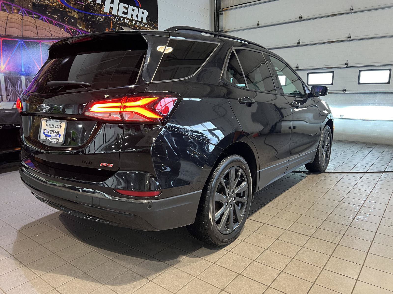 Used 2022 Chevrolet Equinox RS AWD/4WD image 6