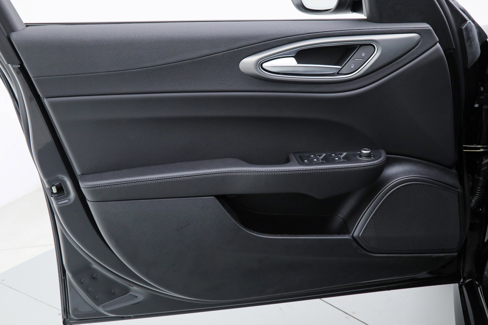 New 2025 Alfa Romeo Giulia w/ Driving Assist Package image 17