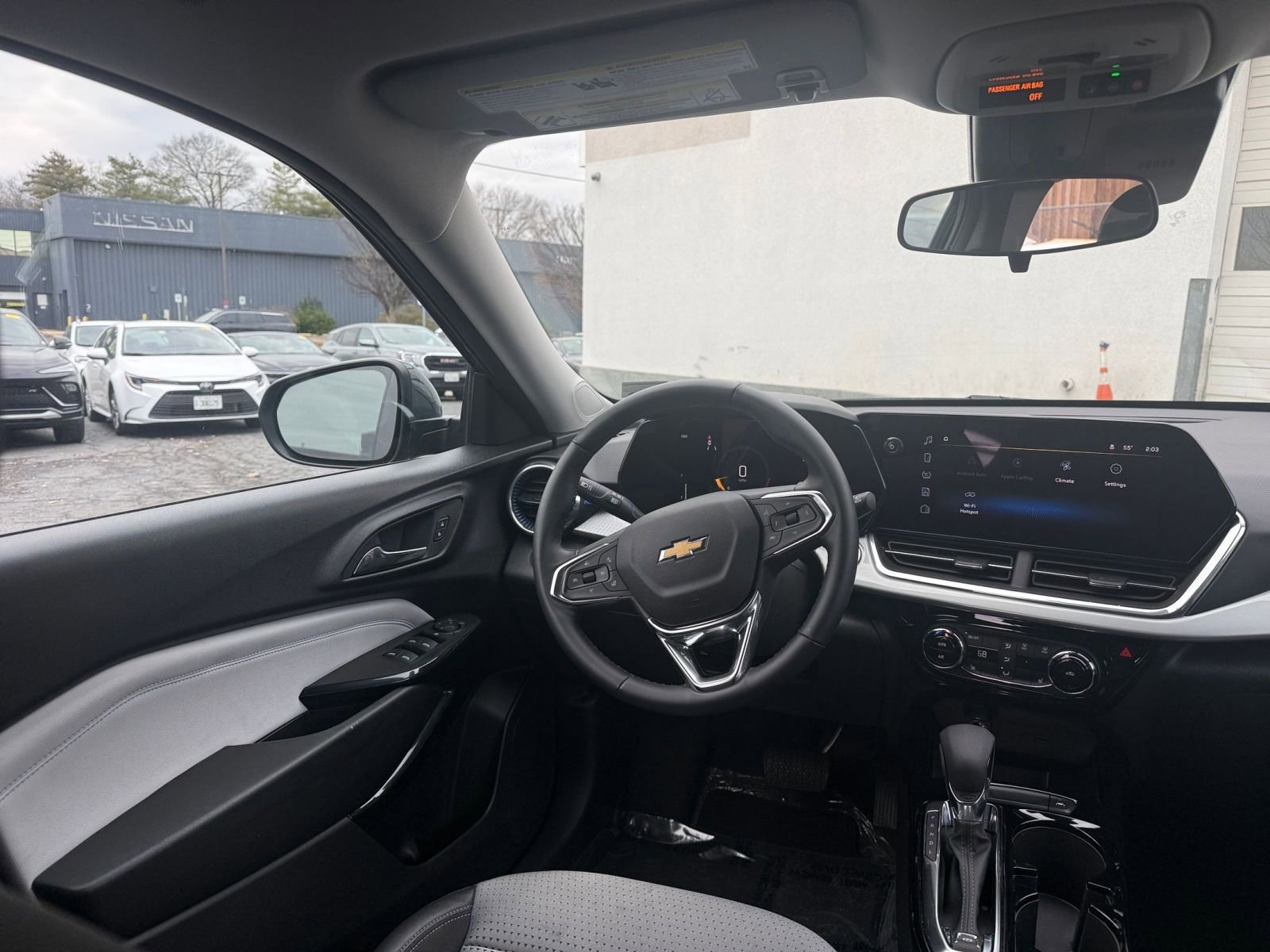 Used 2025 Chevrolet Trax LT w/ LT Convenience Package image 33