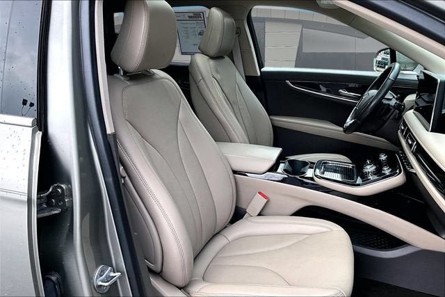 Used 2023 Lincoln Nautilus Reserve AWD/4WD image 7