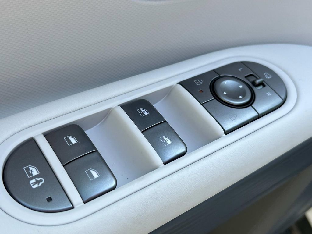 New 2025 Hyundai Ioniq 5 SEL image 17