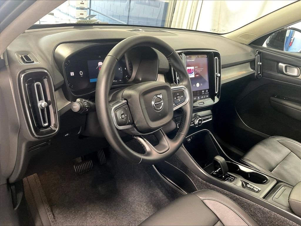 Used 2026 Volvo XC40 B5 Core AWD/4WD image 8