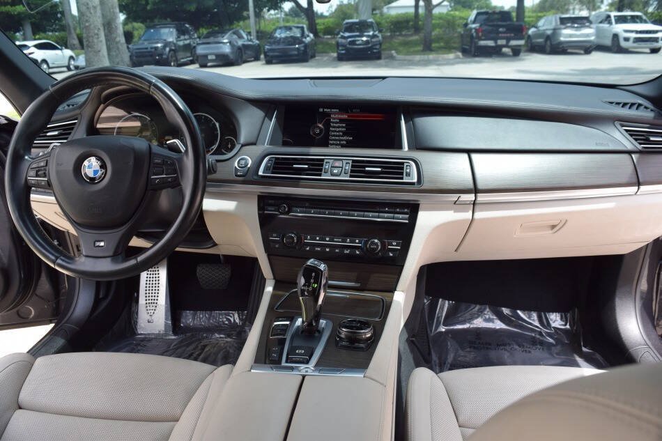 Used 2015 BMW 750i RWD image 54