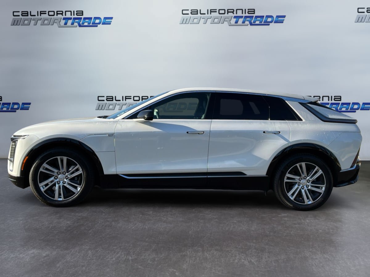 Used 2024 Cadillac Lyriq Tech RWD image 8