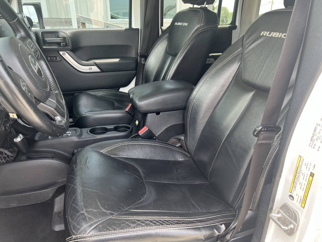 Used 2014 Jeep Wrangler Unlimited Rubicon w/ Connectivity Group AWD/4WD image 7