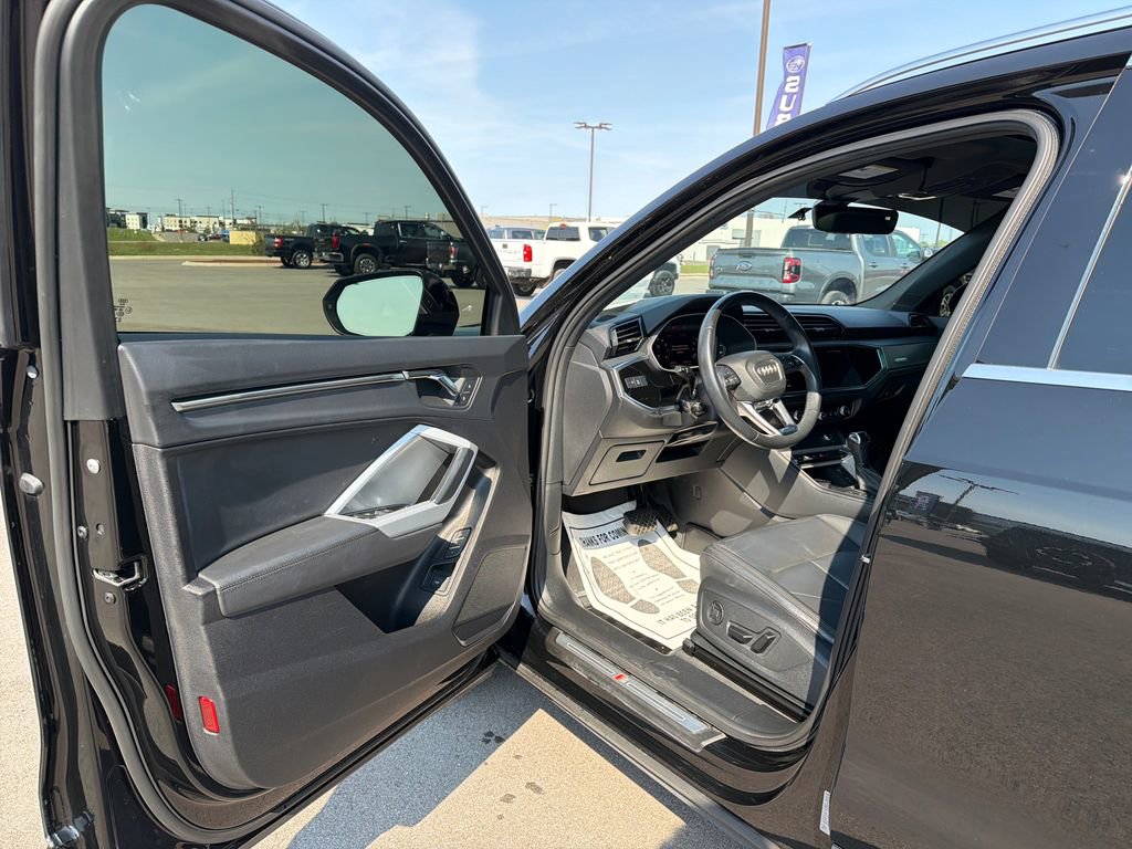 Used 2024 Audi Q3 2.0T Premium image 13