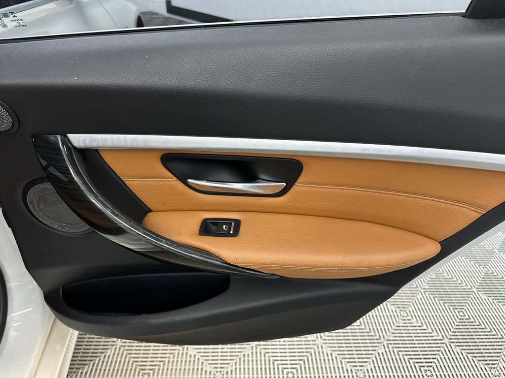Used 2018 BMW 330i Sedan RWD image 16