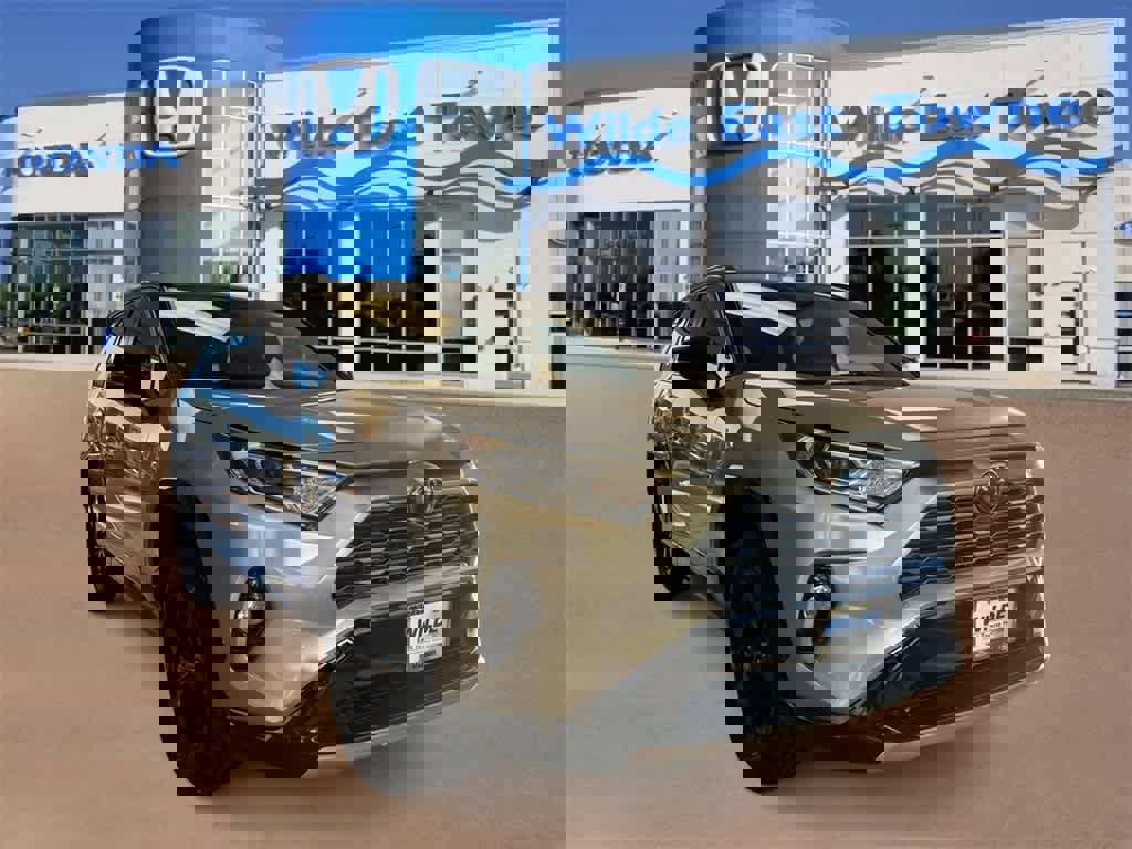 Used 2020 Toyota RAV4 XSE image 2