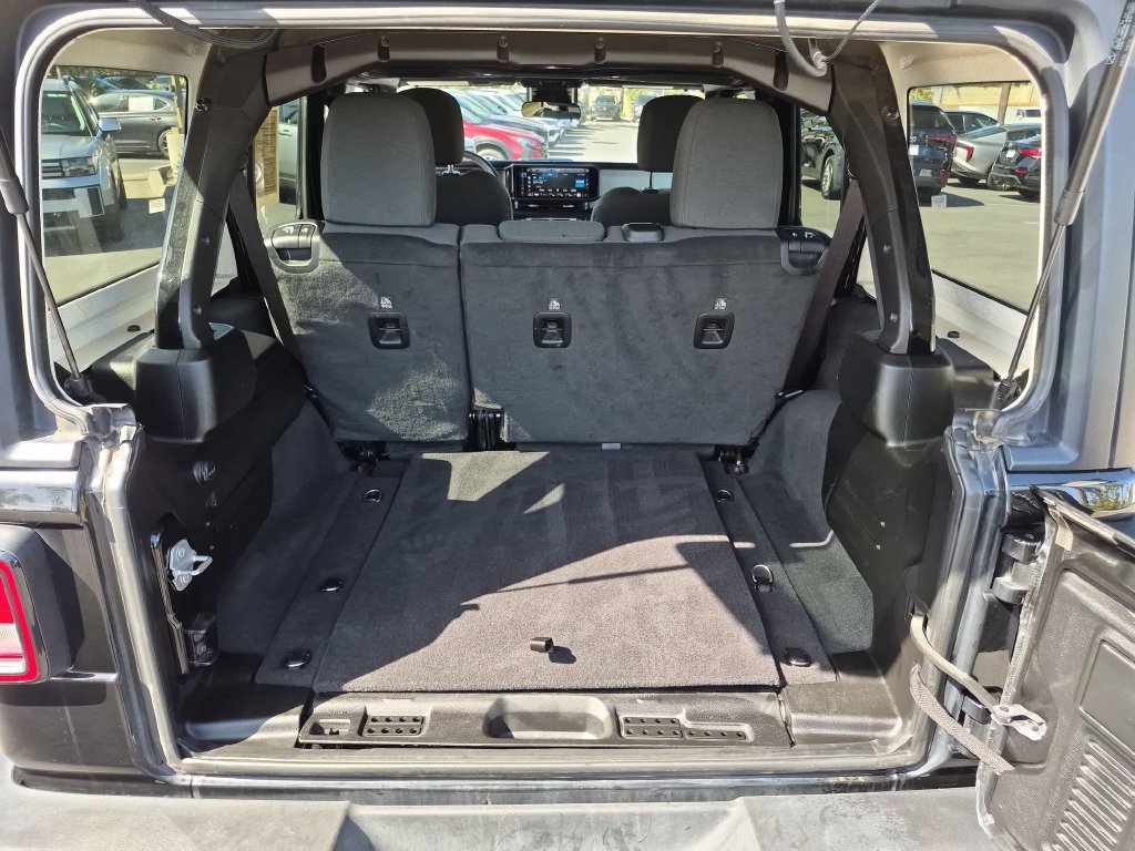 Used 2025 Jeep Wrangler Unlimited Sport AWD/4WD image 29