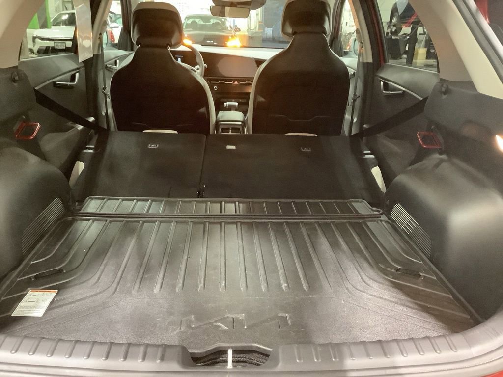 Used 2025 Kia Niro EX image 17