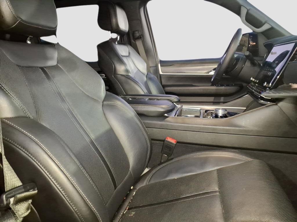 Used 2024 Jeep Wagoneer Series II w/ Flexible Seating Group image 13