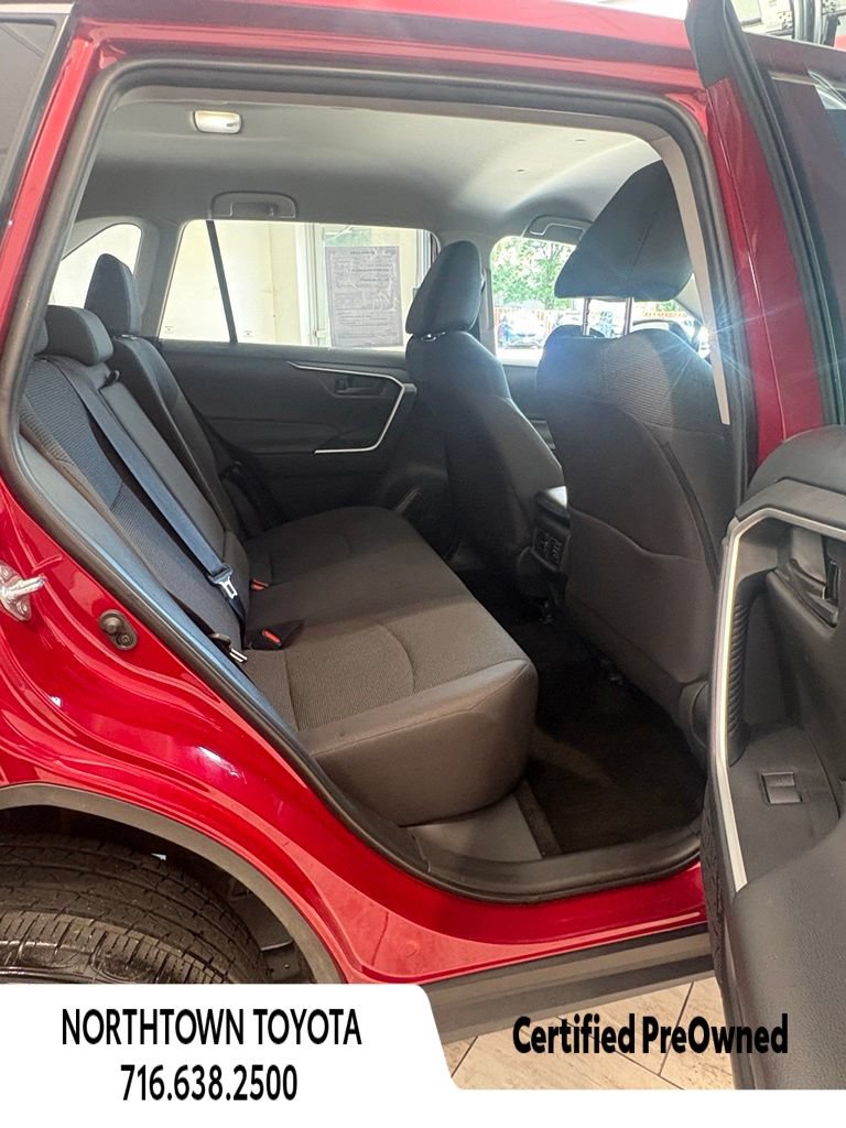 Used 2025 Toyota RAV4 LE AWD/4WD image 17