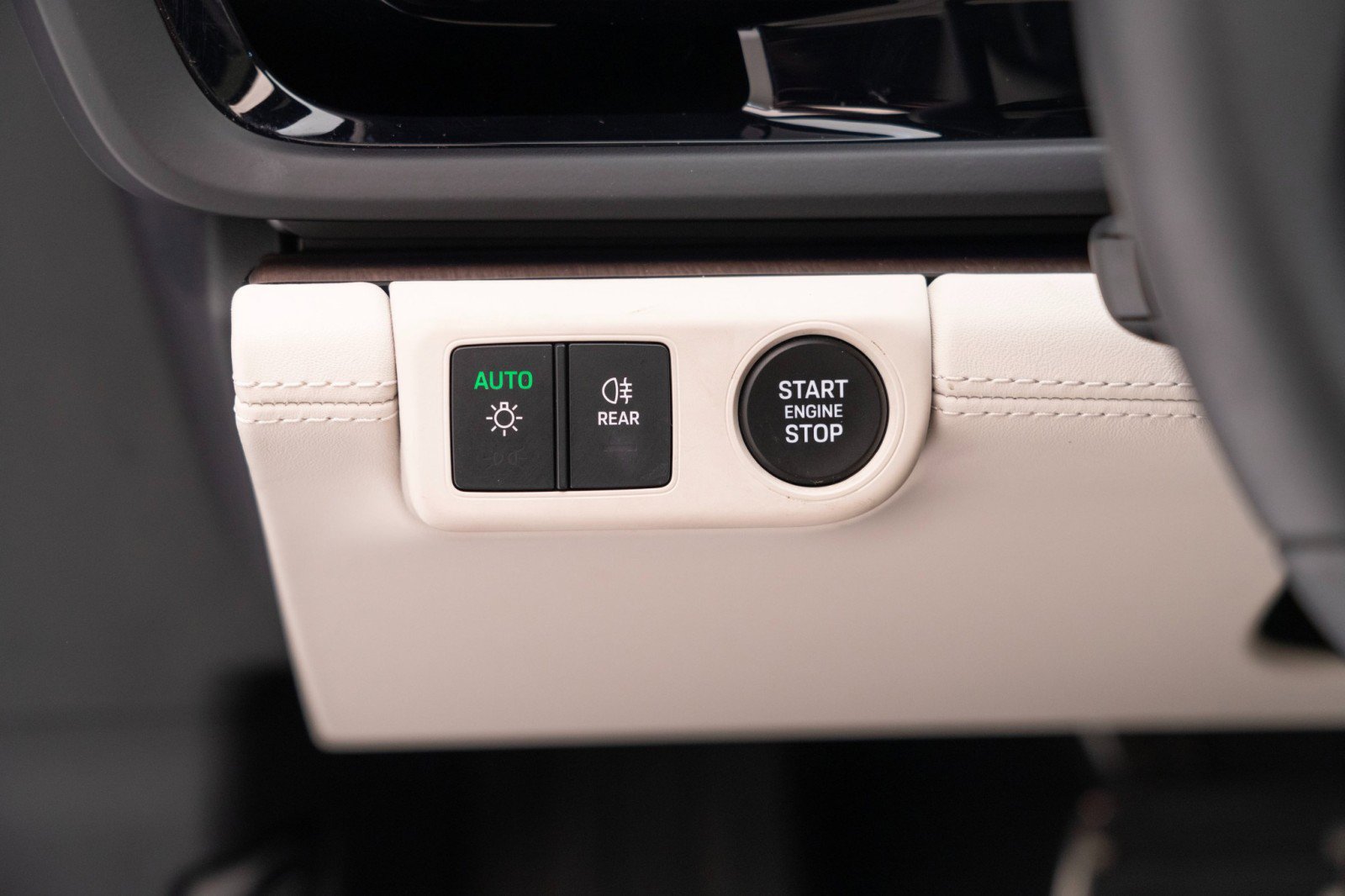 Used 2025 Porsche Panamera 4S image 30