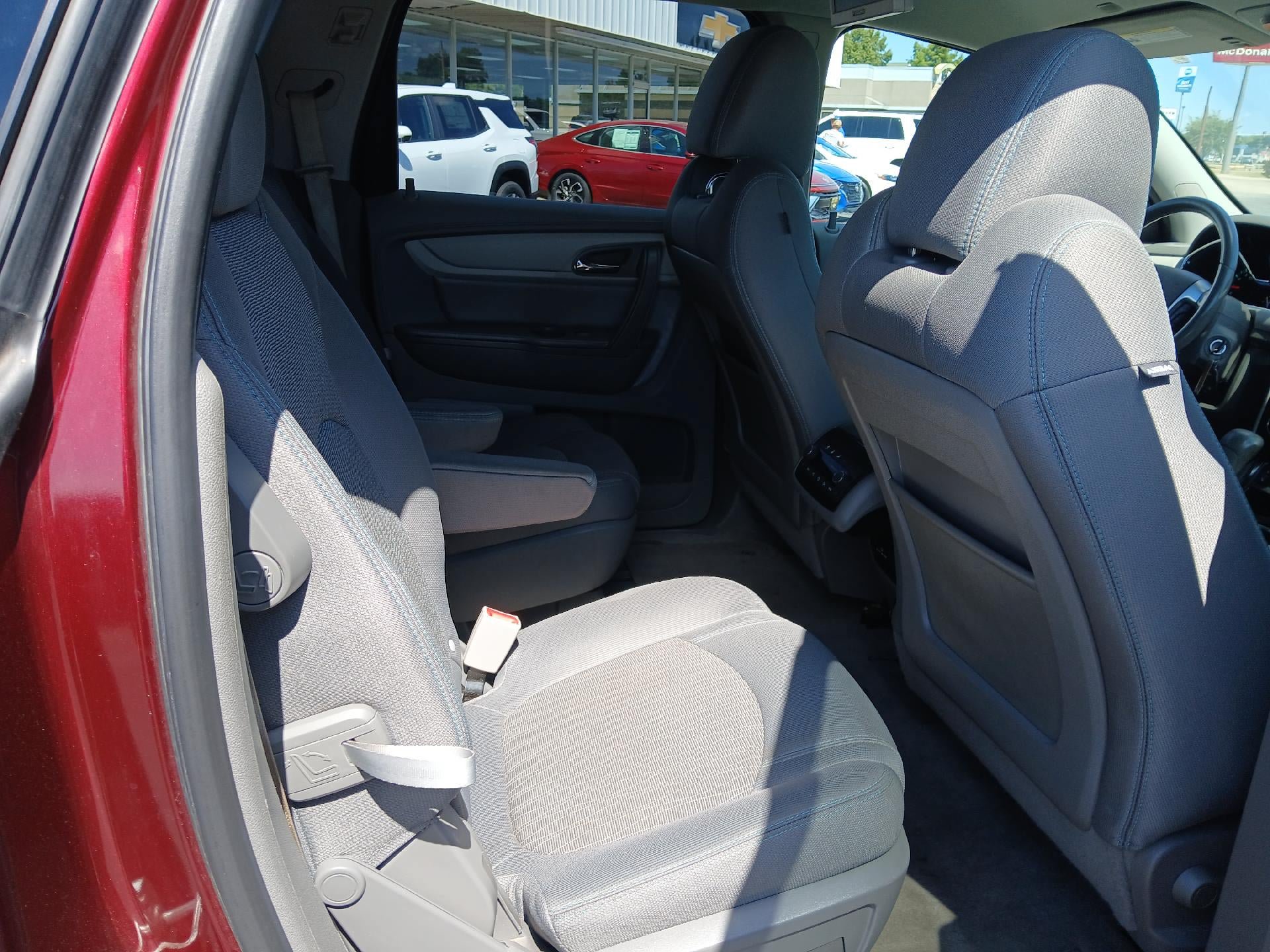 Used 2017 Chevrolet Traverse LT w/ Traveler's Package FWD image 17