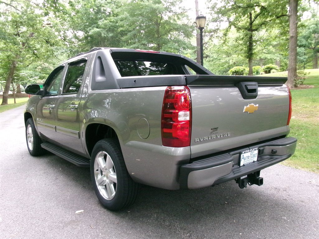 Used 2012 Chevrolet Avalanche LS w/ All-Star Edition AWD/4WD image 8