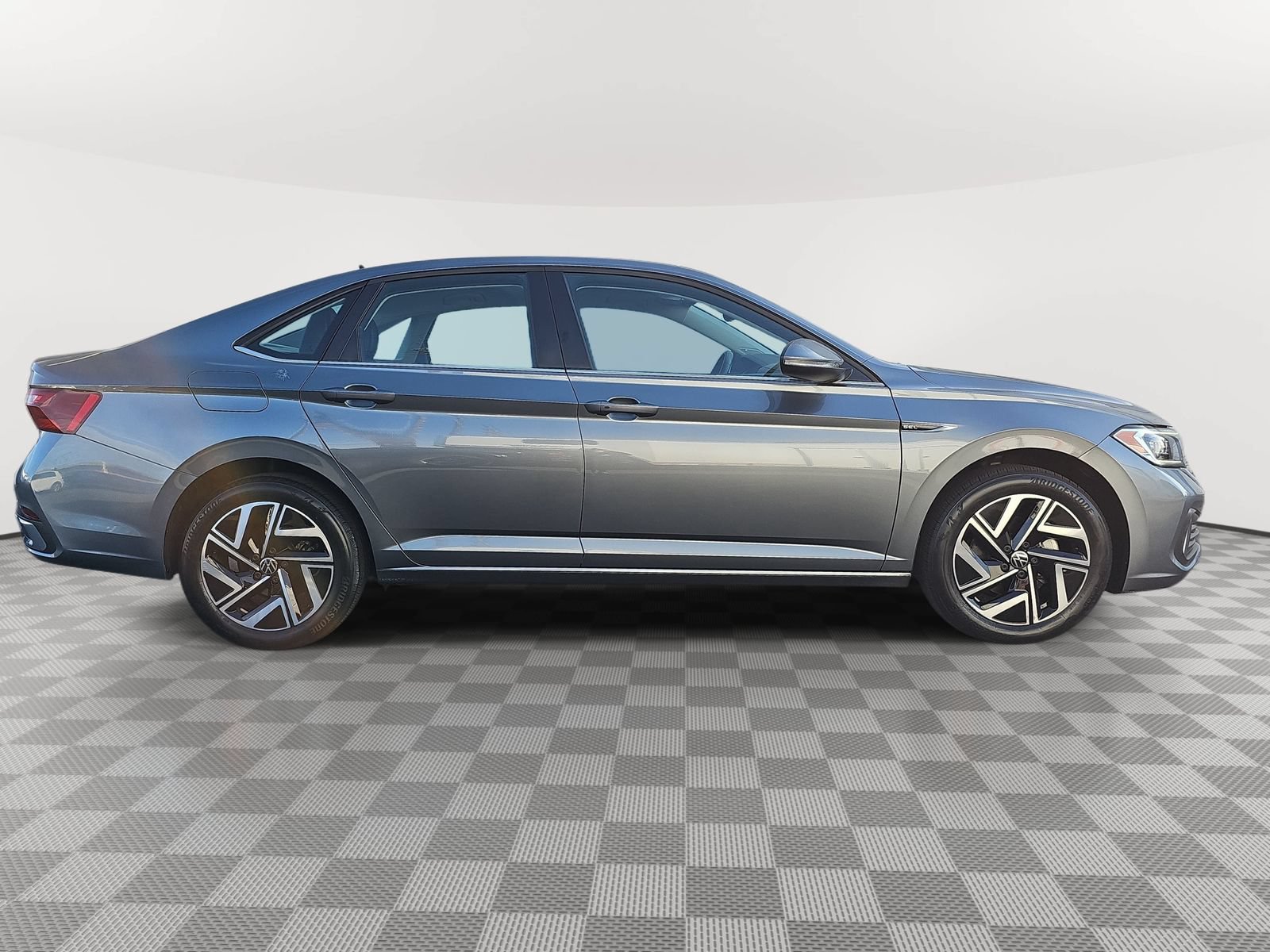 Used 2022 Volkswagen Jetta SEL FWD image 4