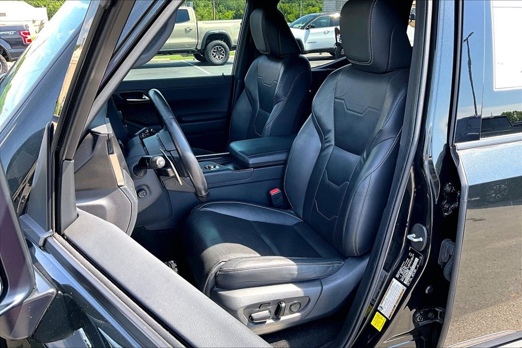 Used 2024 Lexus GX 550 w/ Cold Area Package AWD/4WD image 23