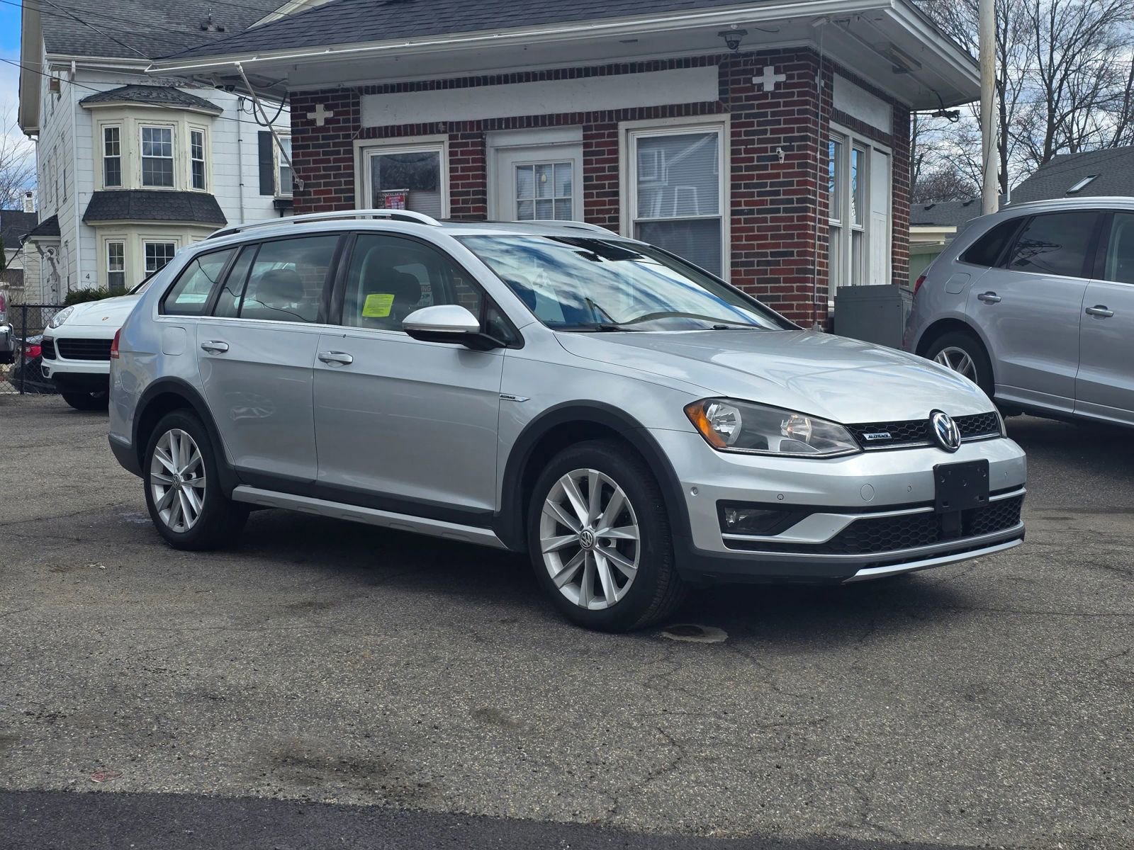 Used 2017 Volkswagen Golf Alltrack SEL image 1